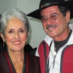 con joan baez 150x150 - Biografía